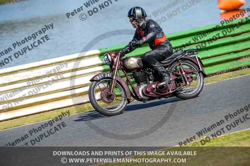 Vintage motorcycle club;eventdigitalimages;mallory park;mallory park trackday photographs;no limits trackdays;peter wileman photography;trackday digital images;trackday photos;vmcc festival 1000 bikes photographs